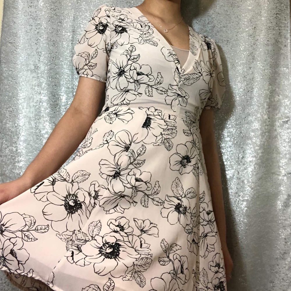 Forever 21 pink beige floral dress 🌸